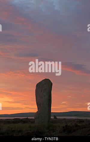 Anello di Brodgar al tramonto in estate di Orkney continentale Foto Stock