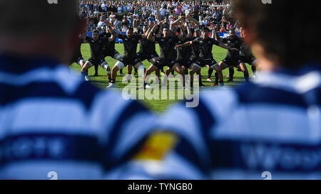 Praga, Repubblica Ceca. Il 26 giugno, 2019. Nuova Zelanda giocatori eseguire tha Haka prima del rugby visualizza Repubblica Ceca vs. Nuova Zelanda ambasciatori (in nero), che ha avuto luogo a Praga Repubblica Ceca, Mercoledì, 26 giugno 2019. Credito: Michal Kamaryt/CTK foto/Alamy Live News Foto Stock