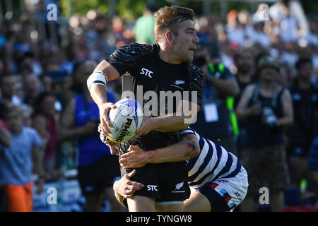 Praga, Repubblica Ceca. Il 26 giugno, 2019. Il rugby visualizza Repubblica Ceca vs. Nuova Zelanda ambasciatori (in nero) ha avuto luogo a Praga Repubblica Ceca, Mercoledì, 26 giugno 2019. Credito: Michal Kamaryt/CTK foto/Alamy Live News Foto Stock