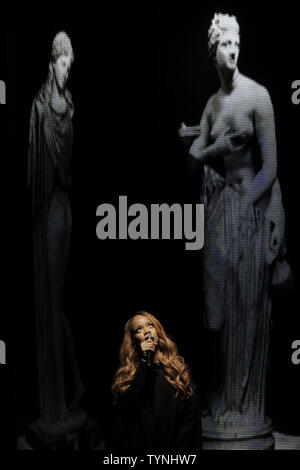 Rihanna esegue presso Barclays Center a New York City il 5 maggio 2013. UPI/John Angelillo Foto Stock