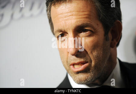 Kenneth Cole arriva sul tappeto rosso al amfAR Inspiration Gala presso il Plaza di New York il 13 giugno 2013. UPI/Dennis Van rebbio Foto Stock