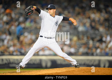 New York Yankees relief pitcher David Huff (60) genera nel quarto inning contro il Toronto Blue Jays allo Yankee Stadium di New York City il 21 agosto 2013. UPI/ricco Kane Foto Stock