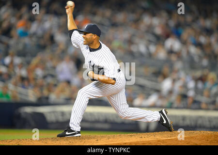 New York Yankees relief pitcher Mariano Rivera (42) genera nel nono inning contro il Toronto Blue Jays allo Yankee Stadium di New York City il 21 agosto 2013. UPI/ricco Kane Foto Stock