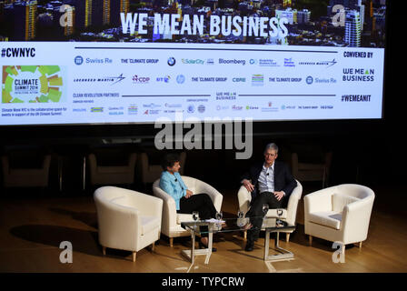 CEO Apple Tim Cook e il segretario esecutivo dell'U.N. Convenzione quadro sui cambiamenti climatici Costa Rican diplomat Christiana Figueres parlare in corrispondenza di un "clima settimana NYC' evento presso la Morgan Library and Museum a New York City il 22 settembre 2014. "Clima settimana NYC' eventi sono programmati per continuare attraverso la Domenica, Settembre 28 e coincidono con l'U.N.'s 2014 Vertice sul clima. UPI/John Angelillo Foto Stock