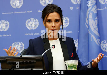 Designer di moda Victoria Beckham risposte domande journalistsÕ dopo l UNAIDS ha nominato Sua internazionale di Ambasciatrice di buona volontà nel corso di una conferenza stampa che si è svolta presso le Nazioni Unite il 25 settembre 2014 a New York City. Beckham dice che lei lavorerà per aiutare le donne e i bambini esposti al virus HIV a ricevere cure mediche. UPI /Monika Graff Foto Stock