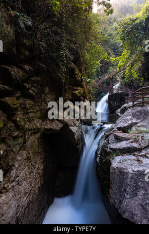 La Contea di Jiexi Jieyang città della provincia di Guangdong Huang pieno cascata murata scenic area Foto Stock