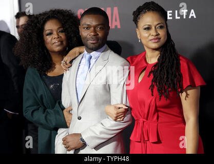 Oprah Winfrey, David Oyelowo e Ava Duvernay arrivano sul tappeto rosso al New York Premiere di 'Selma' al Teatro Ziegfeld a New York City il 14 dicembre 2014. UPI/John Angelillo Foto Stock