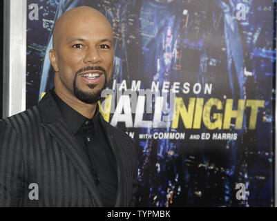 Arriva comune sul tappeto rosso alla Premiere mondiale di eseguire tutta la notte a AMC Lincoln Square a New York City il 9 marzo 2015. Foto di Giovanni Angelillo/UPI Foto Stock