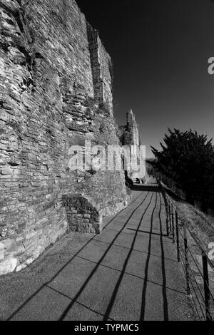 Le pareti intorno a Richmond Castle, Richmond Town, North Yorkshire, Inghilterra, Regno Unito Foto Stock