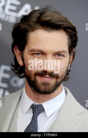 Michiel Huisman arriva sul tappeto rosso al Lionsgate New York premiere di 'l'età di Adaline' a AMC Loews Lincoln Square Theatre di New York il 19 aprile 2015. Foto di Dennis Van Tine/UPI Foto Stock