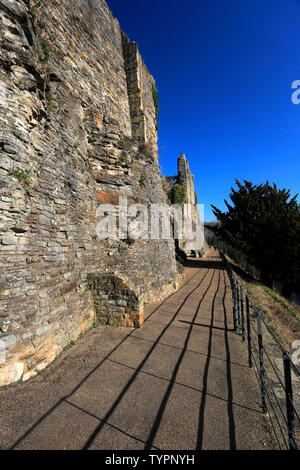 Le pareti intorno a Richmond Castle, Richmond Town, North Yorkshire, Inghilterra, Regno Unito Foto Stock