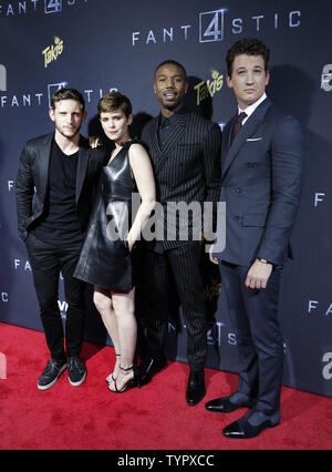 Jamie Bell, Kate Mara, Michael B. Giordania e le miglia Teller arrivano sul tappeto rosso al Fantastici Quattro Premiere a Williamsburg cinema in New York City il 4 agosto 2015. Foto di Giovanni Angelillo/UPI Foto Stock