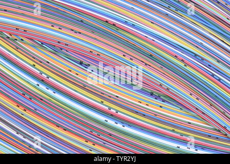 Ottica cavi di telecomunicazione, abstract il flusso di dati e la rete di computer sfondo colorato direttamente sopra Foto Stock