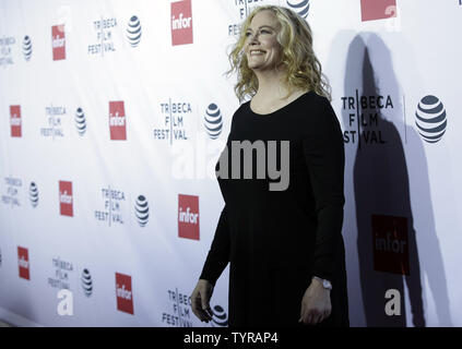 Cybill Shepherd arriva sul tappeto rosso al "Taxi Driver' quarantesimo anniversario durante il 2016 Tribeca Film Festival presso il Teatro di faro rotante su Aprile 21, 2016 in New York City. Foto di Giovanni Angelillo/UPI Foto Stock