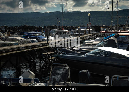 Taglierina pier nei fiordi norvegesi Foto Stock