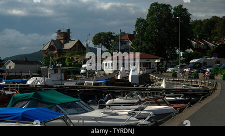 Taglierina pier nei fiordi norvegesi Foto Stock