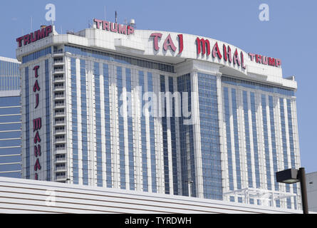 Il Trump Taj Mahal Hotel e Casinò è aperto per il business sul lungomare di Atlantic City, NJ il 6 luglio 2016. Foto di Giovanni Angelillo/UPI Foto Stock