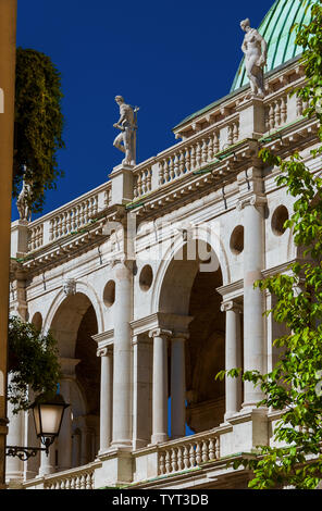 Splendida Basilica Palladiana archi in marmo (XVI-XVII secolo), progettato dal famoso architetto rinascimentale Andrea Palladio, nel centro storico di Vicenza Foto Stock