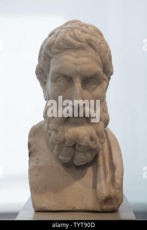 Filosofo greco Epicuro (341-270 a.C.). Marmi romani dopo la copia di un originale greco da circa 270 BC dal giardino della Scuola di Atene sul display dell'Altes Museum di Berlino in Germania. Foto Stock