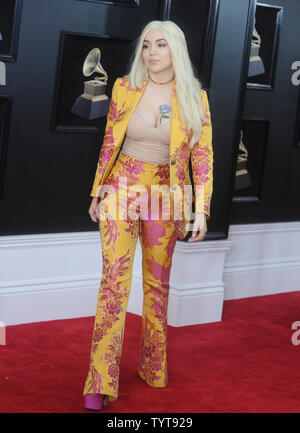Ava Max arriva sul tappeto rosso al sessantesimo Annual Grammy Awards cerimonia al Madison Square Garden di New York il 28 gennaio 2018. La rete di CBS trasmetterà lo spettacolo live dal Madison Square Garden di New York City. Sarà la prima volta dal 2003 che la cerimonia non sarà tenuto a Los Angeles. Foto di Dennis Van Tine/UPI Foto Stock