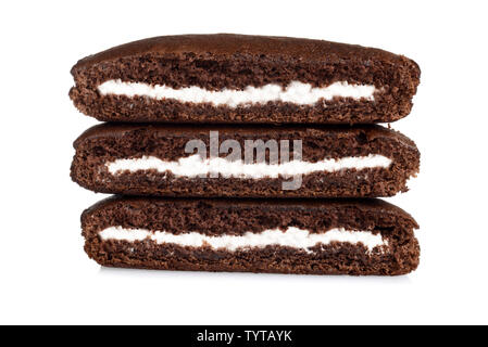 Tre strati di crema alla vaniglia cioccolato ripieno di fetta di torta Foto Stock