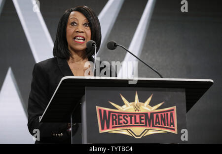 New Jersey tenente Governor Sheila Oliver parla nel corso di una conferenza stampa per annunciare ufficialmente che la WWE WrestleMania sarà tornando a MetLife Stadium a MetLife Stadium di East Rutherford, New Jersey il 16 marzo 2018. WrestleMania, sarà tornando a MetLife Stadium nel mese di aprile del 2019. Foto di Giovanni Angelillo/UPI Foto Stock