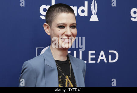 Asia Kate Dillon arriva sul tappeto rosso al xxix annuale di GLAAD Media Awards all'Hilton Midtown il 5 maggio 2018 a New York City. Foto di Giovanni Angelillo/UPI Foto Stock