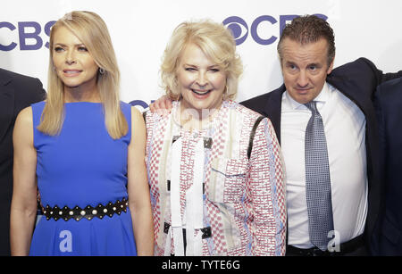 La fede di Ford, Candice Bergen e Grant Shaud dal 'Murphy Brown arriva sul tappeto rosso del 2018 CBS in anticipo presso il Plaza Hotel il 16 maggio 2018 in New York City. Foto di Giovanni Angelillo/UPI Foto Stock