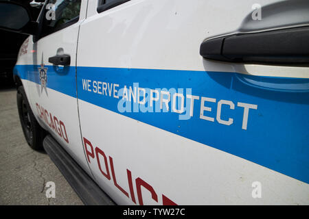 Dobbiamo servire e proteggere su di un lato del Chicago il dipartimento di polizia Chevrolet Tahoe SUV veicolo patrol Chicago IL USA Foto Stock