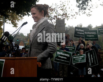 L'attrice Jennifer Garner parla in un rally a sostegno del processo democratico di candidato congressuale Jerry McNerney al Parco Civico a Pleasanton, California, il 4 novembre 2006 (UPI foto/David Yee) Foto Stock