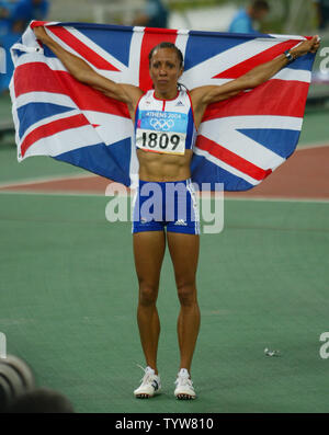 Kelly HOLMES di Gran Bretagna vince l'oro nel femminile 800m al 2004 Atene giochi olimpici estivi, Agosto 23, 2004. (UPI Photo/ Claus Andersen) Foto Stock