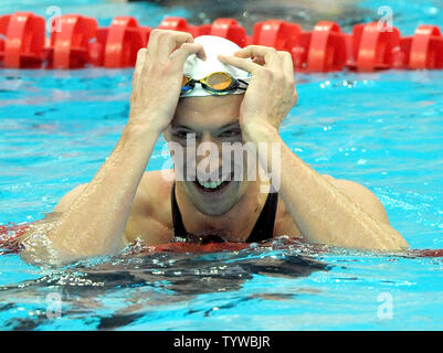 In Francia la Alain Bernard reagisce dopo aver vinto gli Uomini 100m Freestyle Finale per una medaglia d oro al Centro Acquatico Nazionale (Cubo Acqua) durante le 2008 Olimpiadi di estate a Pechino, in Cina, il 14 agosto 2008. (UPI foto/Roger L. Wollenberg) Foto Stock