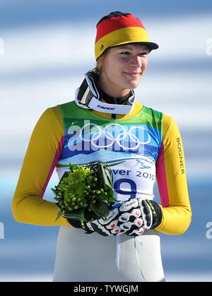 Medaglia d'oro della Germania dell'Maria Riesch partecipa alla cerimonia dei fiori per il Ladies combinati a quelli invernali di Vancouver 2010 a Whistler Creekside in Whistler, Canada il 18 febbraio 2010. UPI/Kevin Dietsch Foto Stock