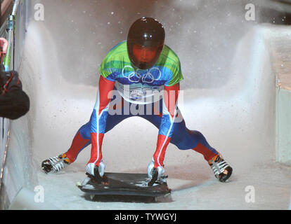 In Russia la Alexander Tretyakov attraversa la linea del traguardo come egli vince il bronzo negli uomini scheletro durante l'invernali di Vancouver 2010 in Whistler, Canada il 19 febbraio 2010. UPI/Kevin Dietsch Foto Stock