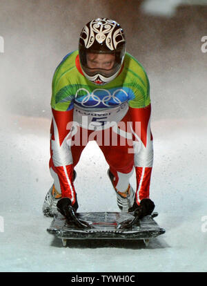 Canada's Jon Montgomery attraversa la linea del traguardo come egli vince il Gold negli uomini scheletro durante l'invernali di Vancouver 2010 in Whistler, Canada il 19 febbraio 2010. UPI/Kevin Dietsch Foto Stock