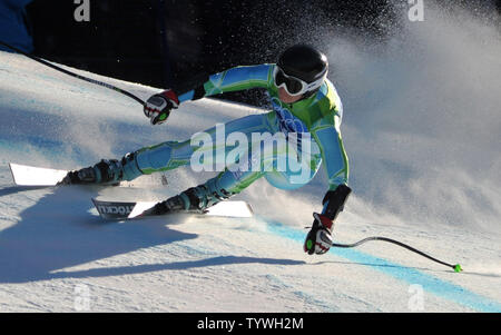 La Slovenia Tina Maze compete nel Signore' Super-G durante il invernali di Vancouver 2010 in Whistler, Canada il 20 febbraio 2010. Maze ha conquistato l'argento con il tempo di 1:20.63. UPI/Kevin Dietsch Foto Stock