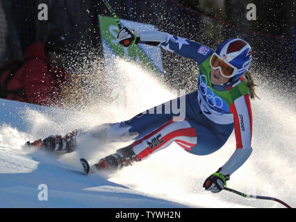 Stati Uniti d'America's Lindsey Vonn compete nel Signore' Super-G durante il invernali di Vancouver 2010 in Whistler, Canada il 20 febbraio 2010. Vonn ha conquistato l'argento con il tempo di 1:20.88. UPI/Kevin Dietsch Foto Stock