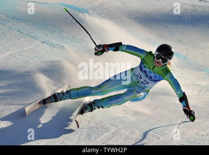 La Slovenia Tina Maze compete nel Signore' Super-G durante il invernali di Vancouver 2010 in Whistler, Canada il 20 febbraio 2010. Maze ha conquistato l'argento con il tempo di 1:20.63. UPI/Kevin Dietsch. Foto Stock