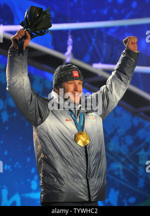 Medaglia d'oro negli Stati Uniti che Bode Miller celebra durante la cerimonia della vittoria per gli uomini della Super combinata durante l'invernali di Vancouver 2010 in Whistler, Canada il 21 febbraio 2010. UPI/Kevin Dietsch Foto Stock