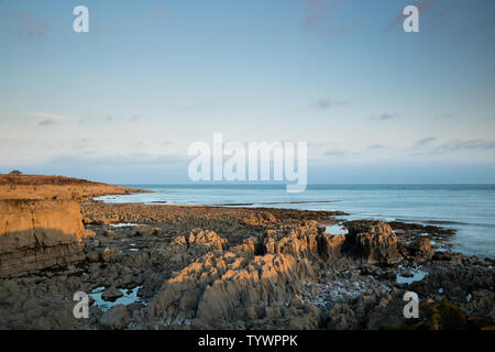 Porthcawl, South Wales, Regno Unito. Il 26 giugno 2019. Regno Unito Meteo: serata calda luce sulla costa gallese questa sera come temperature inizia a salire. Credito: Andrew Bartlett/Alamy Live News Foto Stock