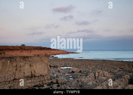 Porthcawl, South Wales, Regno Unito. Il 26 giugno 2019. Regno Unito Meteo: serata calda luce sulla costa gallese questa sera come temperature inizia a salire. Credito: Andrew Bartlett/Alamy Live News Foto Stock