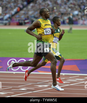 Usain Bolt della Giamaica compete in uomini 200M semifinali al London 2012 Olimpiadi di estate in agosto 8, 2012 in Stratford, Londra. Il bullone è terminato con un tempo di 20,18 secondi per qualificarsi per la finale. UPI/Brian Kersey Foto Stock