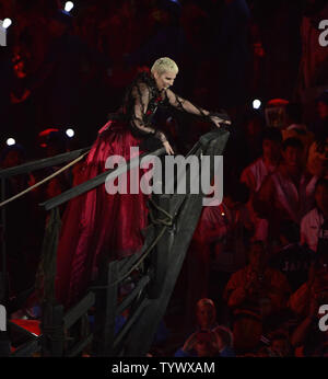 Annie Lennox esegue la cerimonia di chiusura del London 2012 Olimpiadi di estate il 12 agosto 2012 a Londra. UPI/Ron Sachs Foto Stock