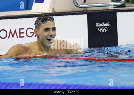 America's Conor Dwyer compete in calore sei degli Uomini 200m Freestyle all'Olympic Aquatics Stadium presso il Rio 2016 Olimpiadi di estate a Rio de Janeiro, Brasile, il 7 agosto 2016. Dwyer ha vinto il suo calore con un tempo di 1:45.95. Foto di Matteo Healey/UPI Foto Stock