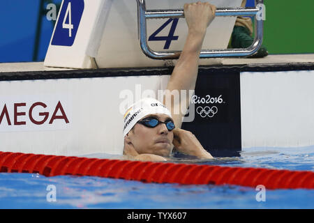 America's Conor Dwyer compete in calore sei degli Uomini 200m Freestyle all'Olympic Aquatics Stadium presso il Rio 2016 Olimpiadi di estate a Rio de Janeiro, Brasile, il 7 agosto 2016. Dwyer ha vinto il suo calore con un tempo di 1:45.95. Foto di Matteo Healey/UPI Foto Stock