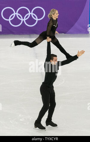 La figura skaters Alexa Scimeca Knierim e Chris Knierim degli Stati Uniti durante una sessione di prove libere prima dell'inizio dell'nel 2018 Pyeongchang Olimpiadi invernali a Gangneung Ice Arena in Gangneung, Corea del Sud il 8 febbraio 2018. Foto di Richard Ellis/UPI Foto Stock