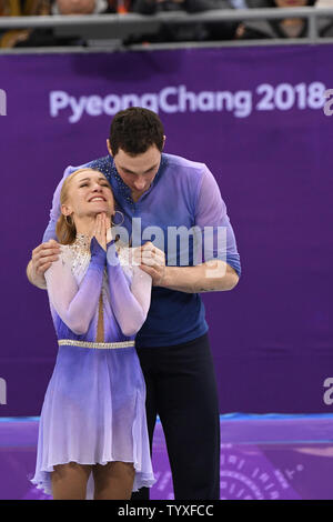 Gold medalists Aljona Savchenko e Bruno Massot della Germania durante la cerimonia di premiazione in coppie di Pattinaggio di figura il pattinaggio gratuito al Pyeongchang 2018 Olimpiadi invernali, in Gangneung, Corea del Sud, il 15 febbraio 2018. Foto di Richard Ellis/UPI Foto Stock