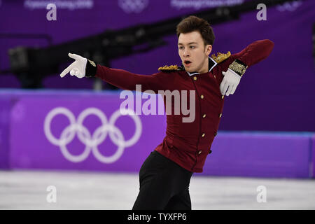 Dmitri Aliev della Russia compete in uomini di pattinaggio singolo breve programma durante il Pyeongchang 2018 Olimpiadi invernali, a Gangneung Ice Arena in Gangneung, Corea del Sud, il 16 febbraio 2018. Foto di Richard Ellis/UPI Foto Stock
