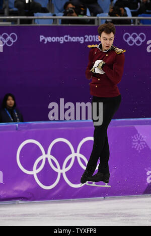 Dmitri Aliev della Russia compete in uomini di pattinaggio singolo breve programma durante il Pyeongchang 2018 Olimpiadi invernali, a Gangneung Ice Arena in Gangneung, Corea del Sud, il 16 febbraio 2018. Foto di Richard Ellis/UPI Foto Stock