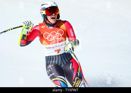 Tina Weirather del Liechtenstein reagisce dopo aver attraversato la linea del traguardo in Ladies' Super G finale di Jeongseon Alpine Center in Pyeongchang, Corea del Sud il 17 febbraio 2018. Weirather ha preso il bronzo in gara con un tempo di 1:21.22. Foto di Matteo Healey/UPI Foto Stock